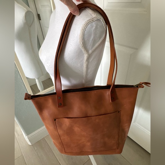 Portland Leather Zipper Tote Bag in Dakota Size Medium